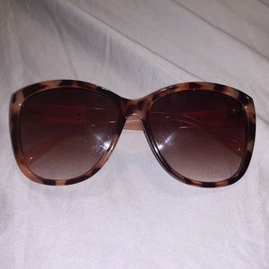 3/$14 OR 4/$17!! Jones New York sunglasses!